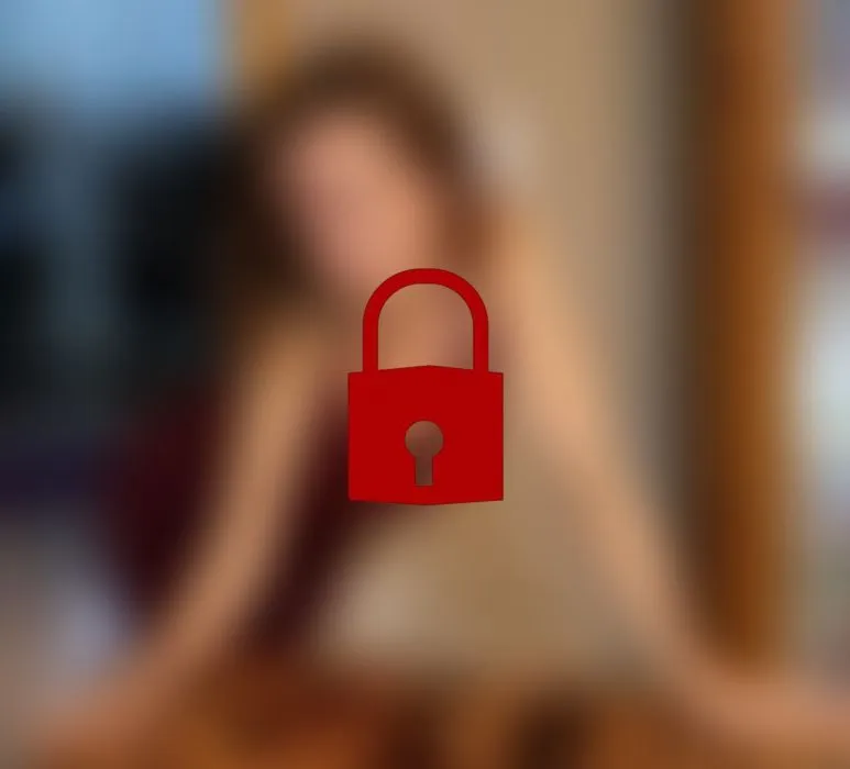 User verwöhnt mich mit Fickmaschine - einfach geil und nass!