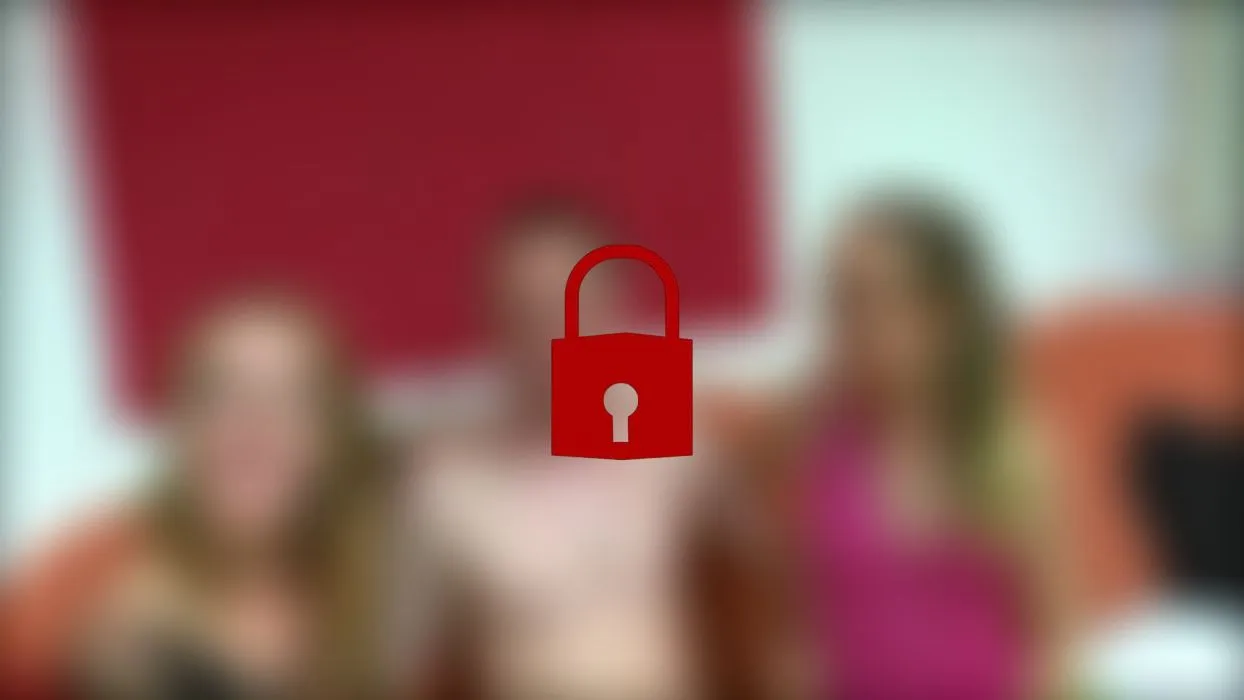 Von 2 sexy Mädels wird User-Wunsch erfüllen!