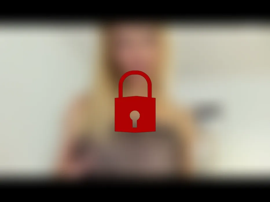 Neue Dessous gleich mit Pisse eingeweiht!