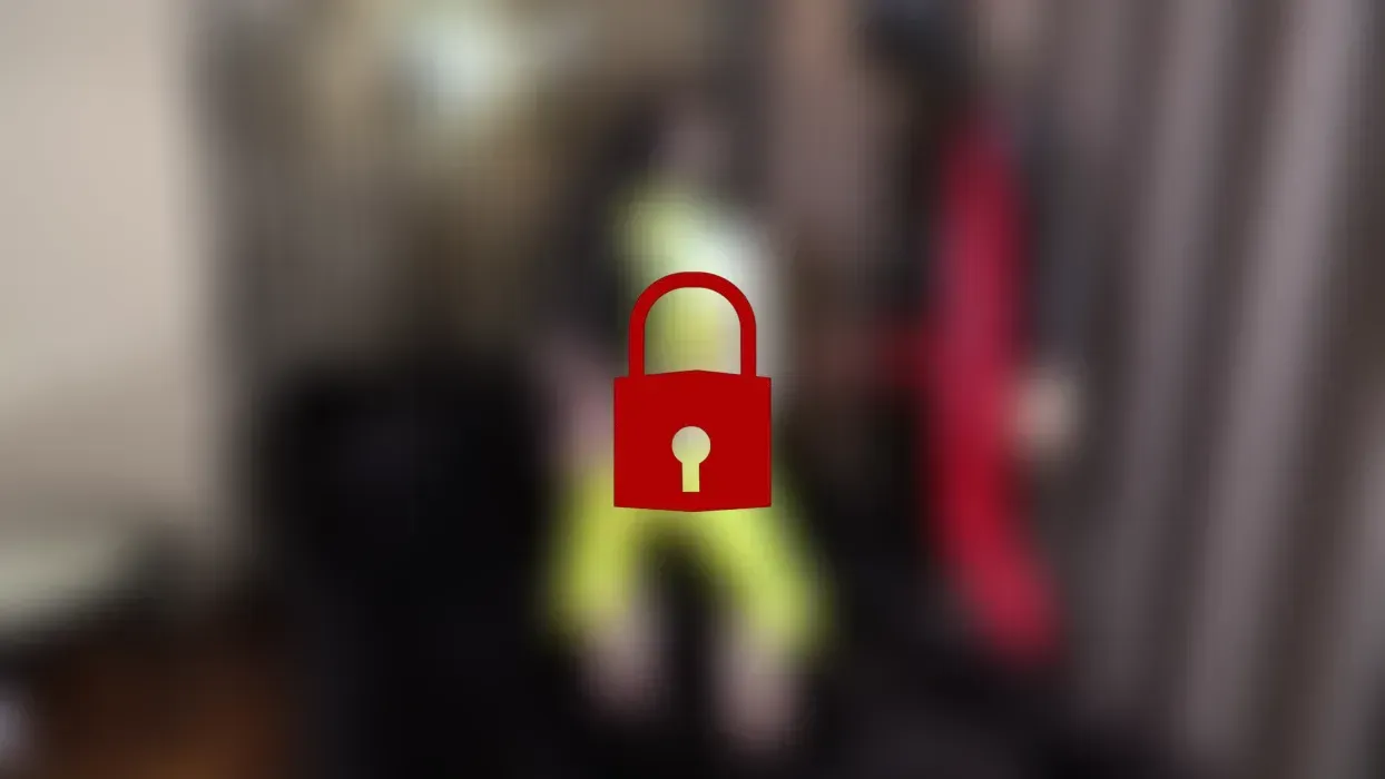 Devote Abrichtung zur perversen Latex Ficksau