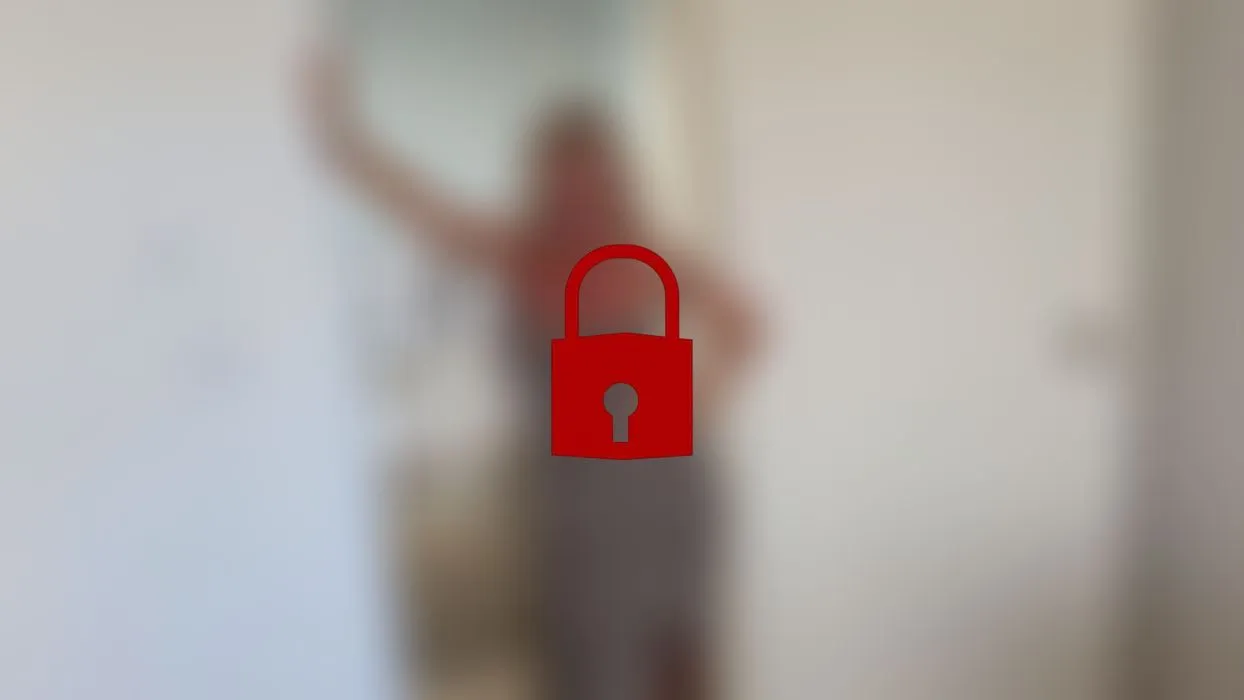 25 Jähriger Bursche vom Hotel Pool spritzt mir ins Maul und fickt weiter! Doppelcumshot