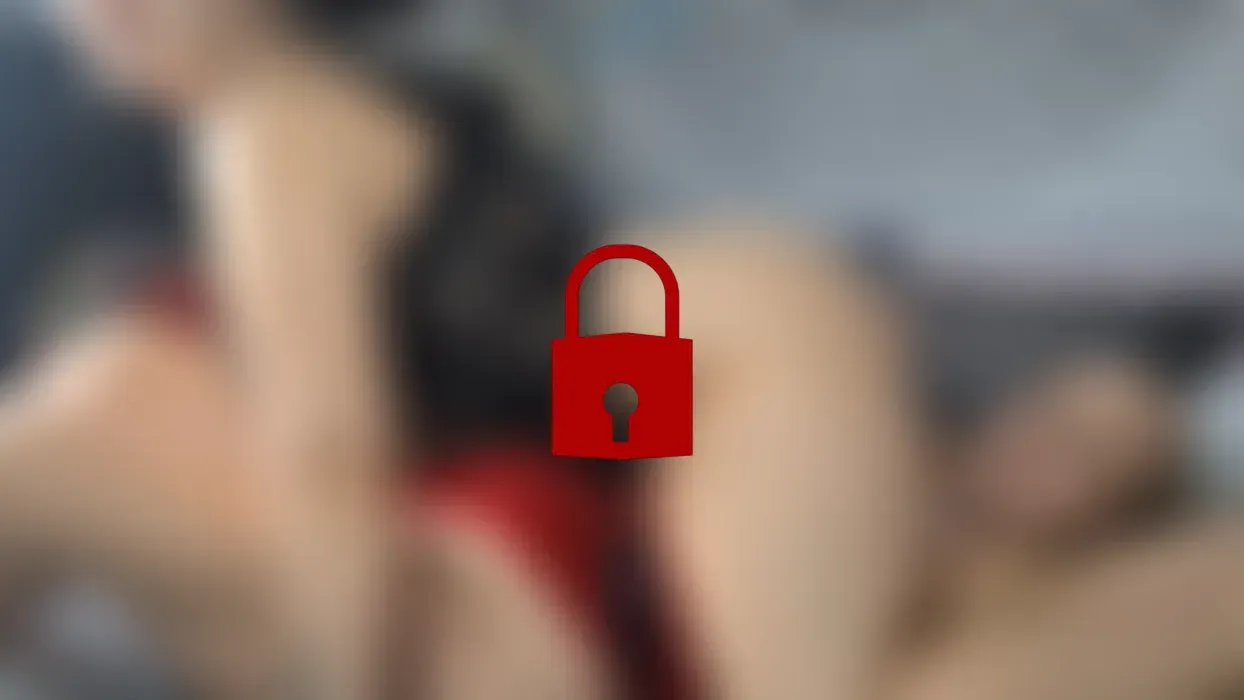 meine junge Freundin setzt sich auf mein gesicht