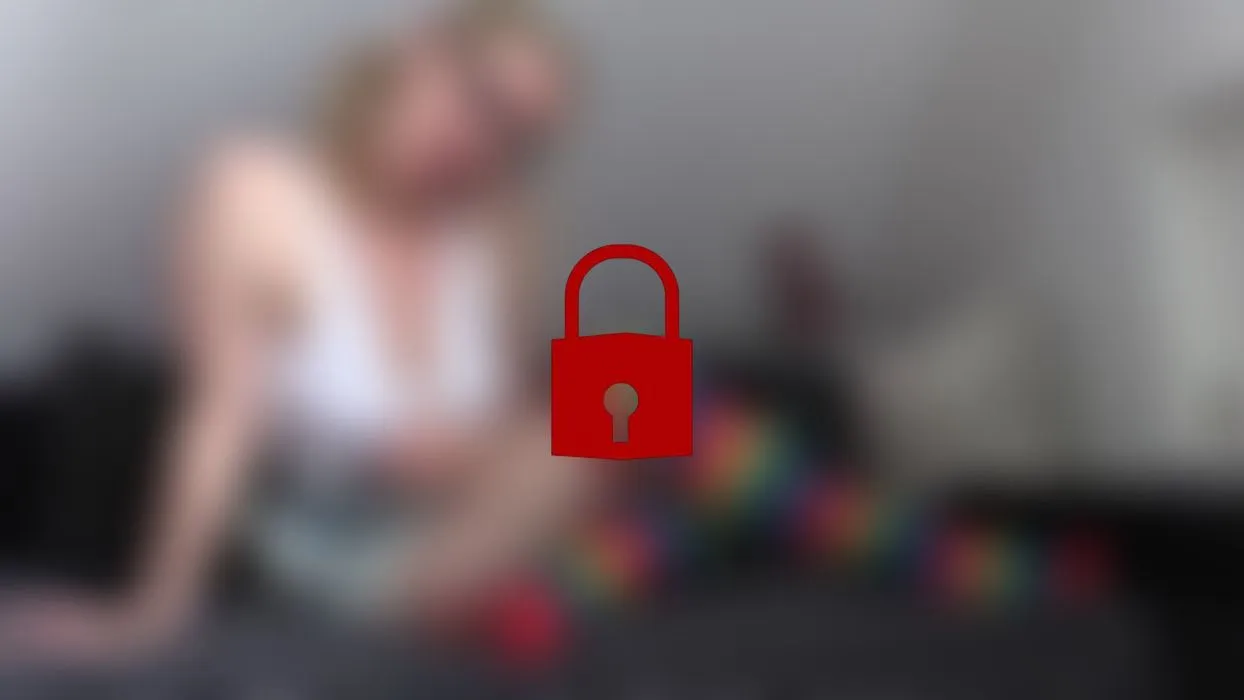 Freches Girl fordert dich zum Spritzen auf!