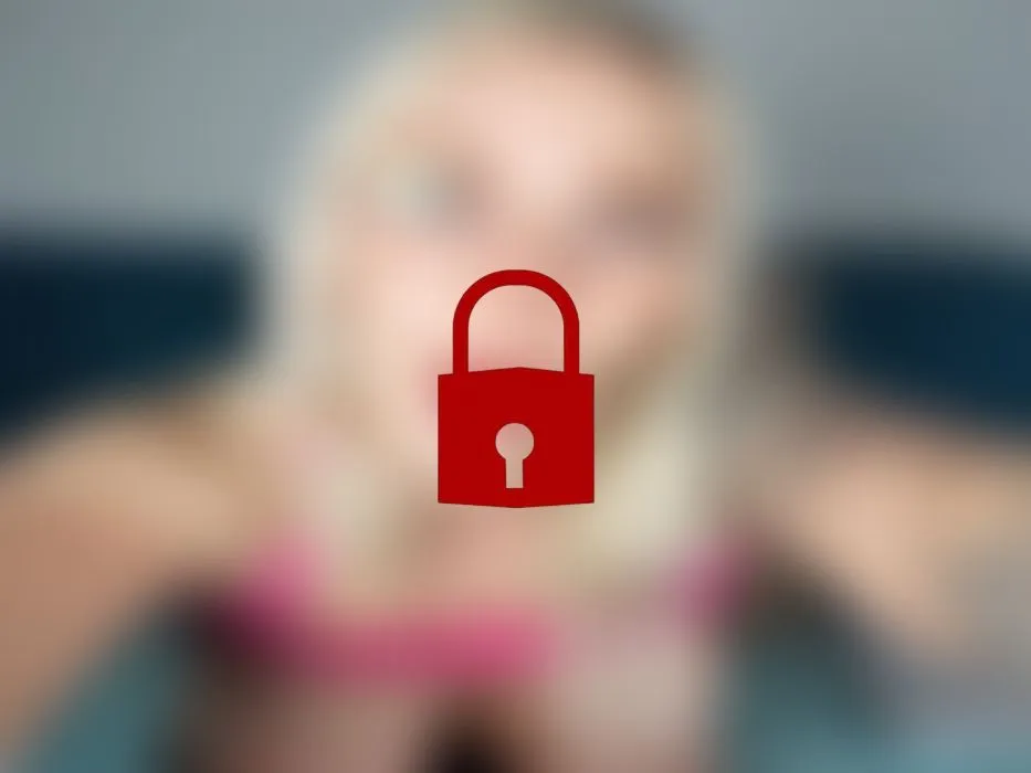 Streberin stellt sich als Nymphomanin heraus und macht dich zu ihrem SEXUNTERGEBENEN!