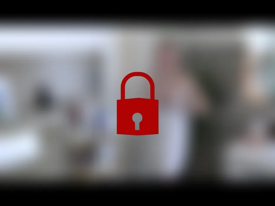 Beim wichsen erwischt und gefickt! ;)