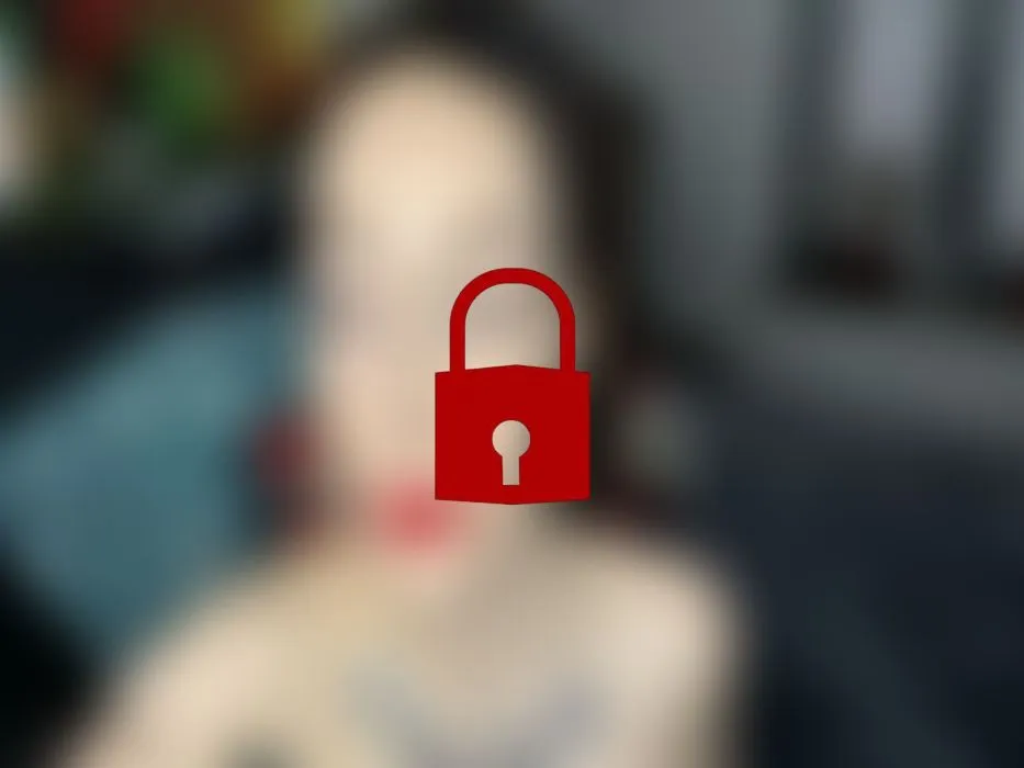 Feuchter und tiefer Dildo Blowjob