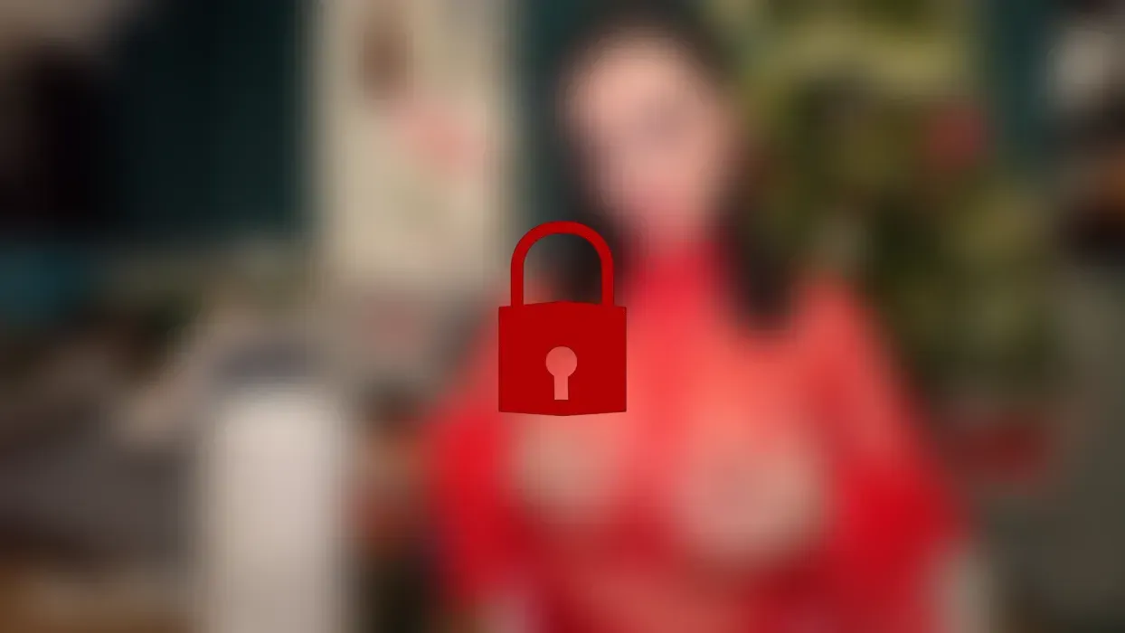 Intensiver Blowjob unterm Weihnachtsbaum