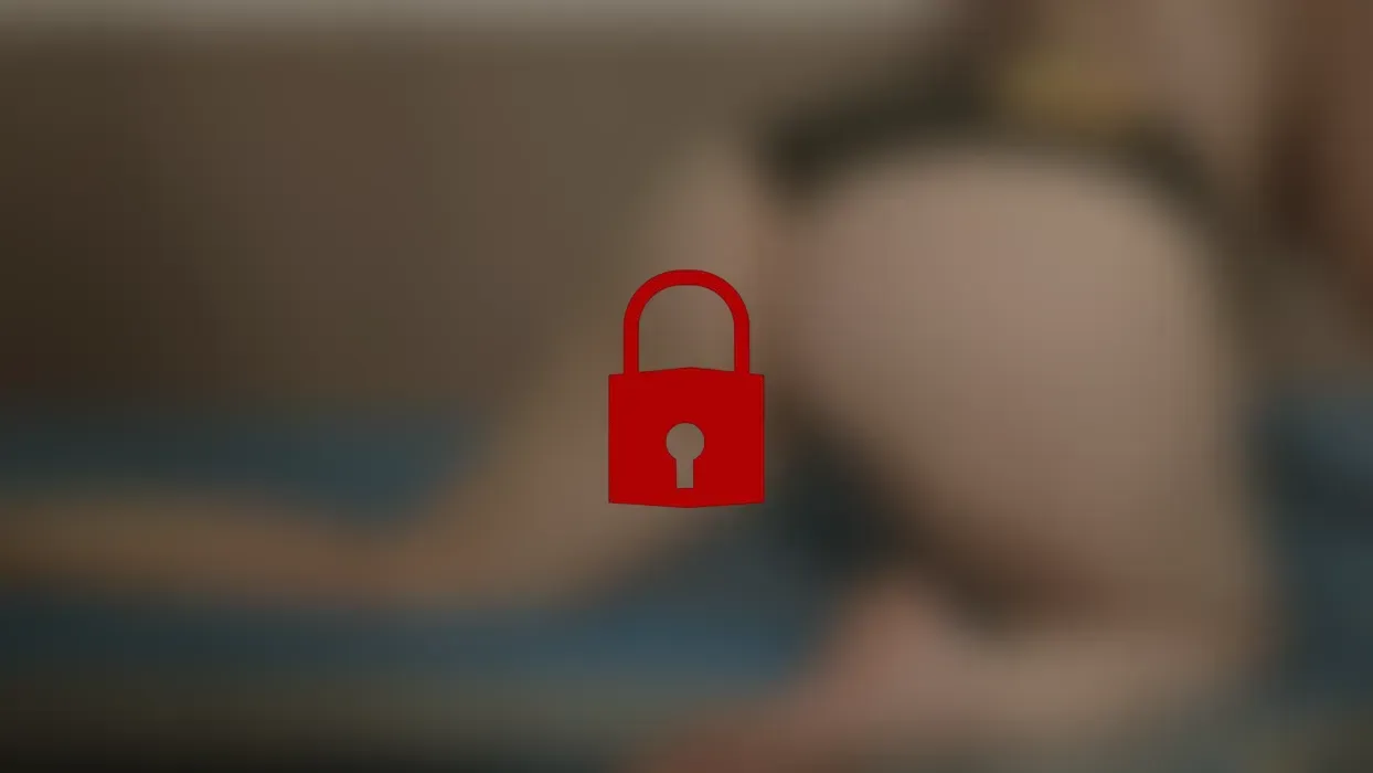 Daisy Tragevideo schwarzer Slip.mov