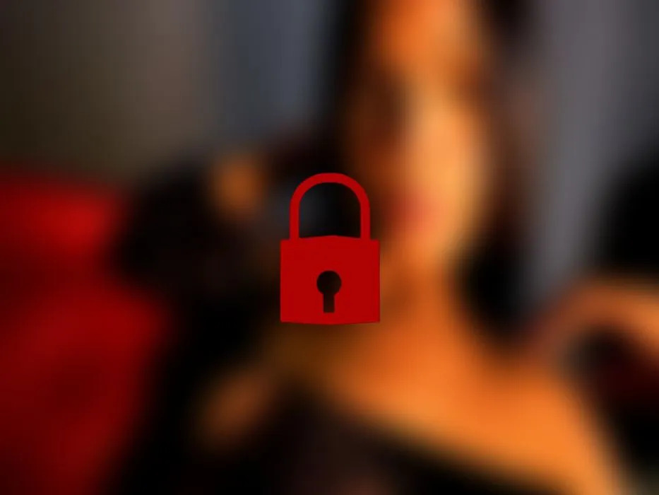 Ein leckerer Blowjob für diesen heißen Schwanz!