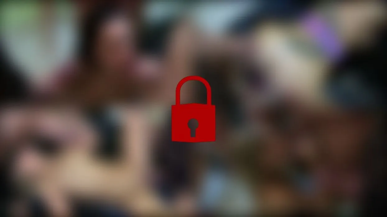 Sperma Orgie im Raum 10: Vollspritzen mit 2 Besamungswilligen Fotzen TEIL 1