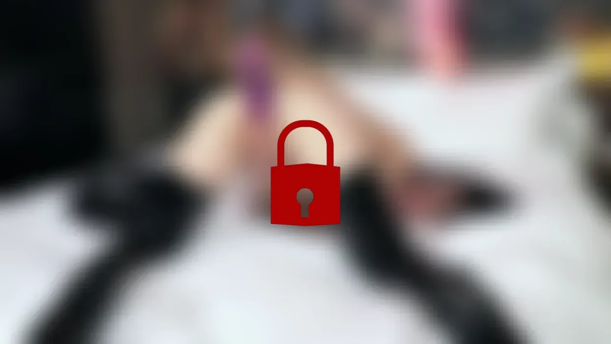 Perfekter Wichs-Blick: Ich ficke mich hart doggy und komme unfassbar geil für dich