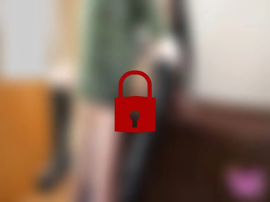 Stiefelschlampe wird gefickt und bekommt mega Creampie