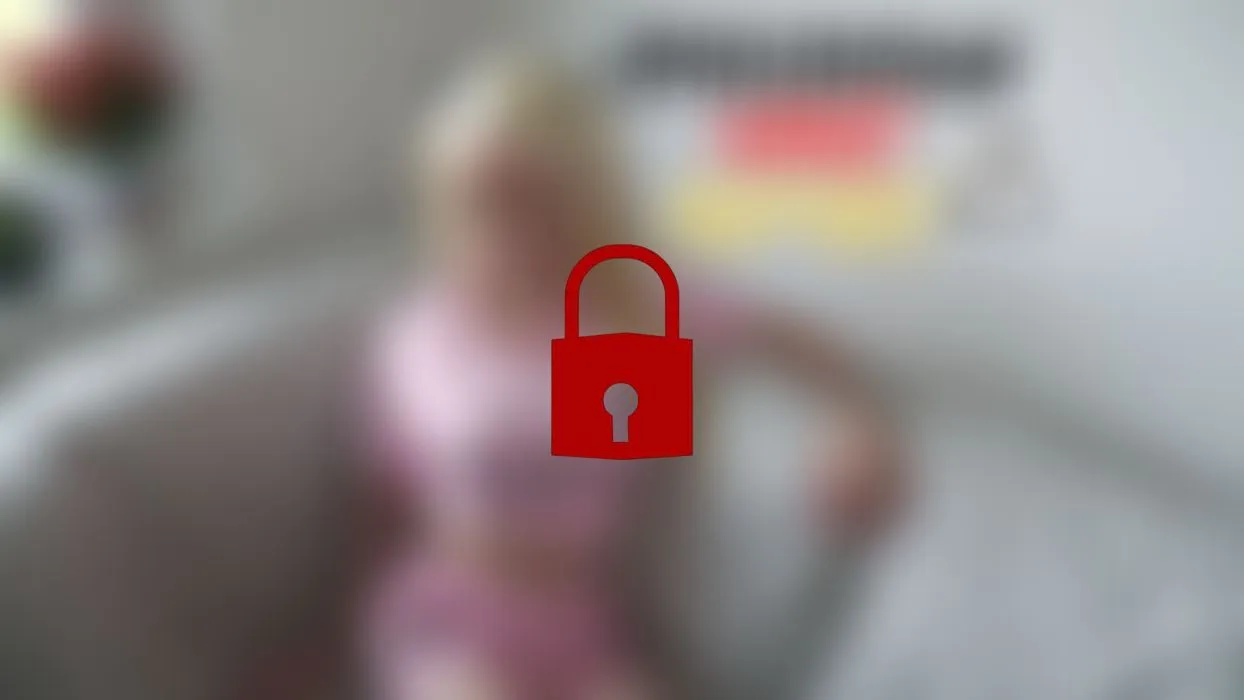 Spielerfrau hart gefickt!