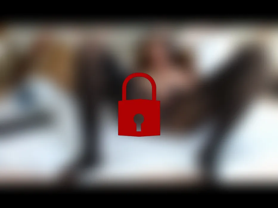 Finger unter meiner Strumpfhose