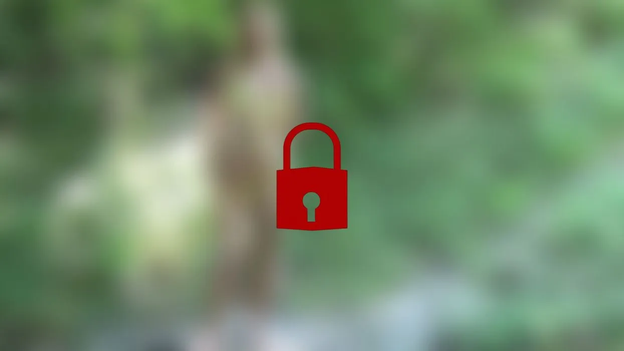 Kleines Blondchen mitten in der Wildnis gefickt