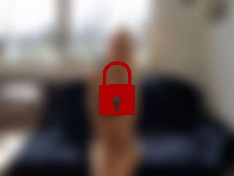 Mega nasse Pussy mit Dildo gefickt