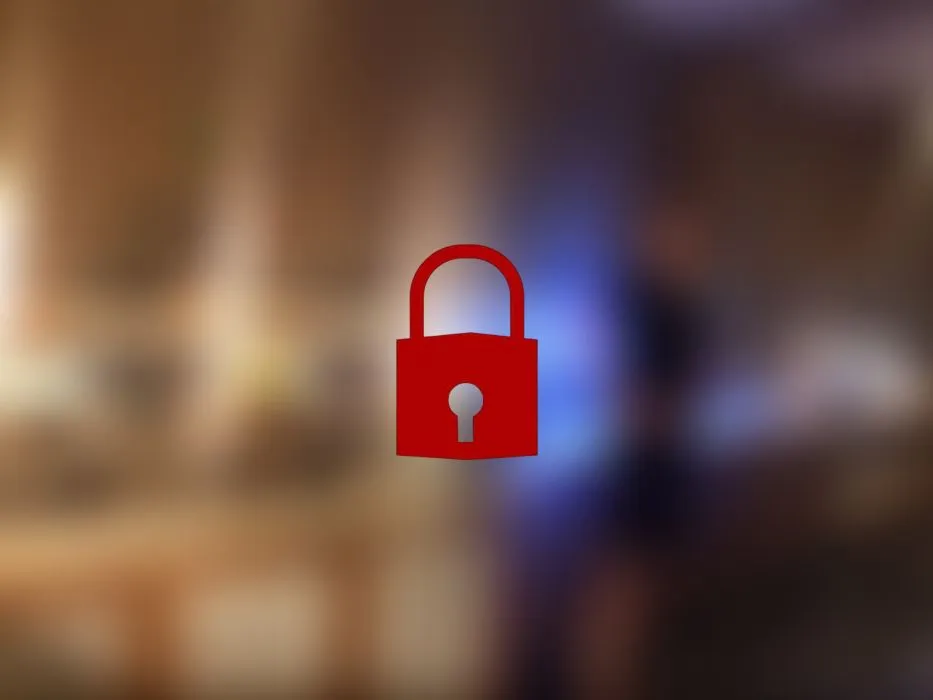 PUBLIC IM HOTEL ERKANNT - EINMAL DURCH'S ZIMMER GEFICKT