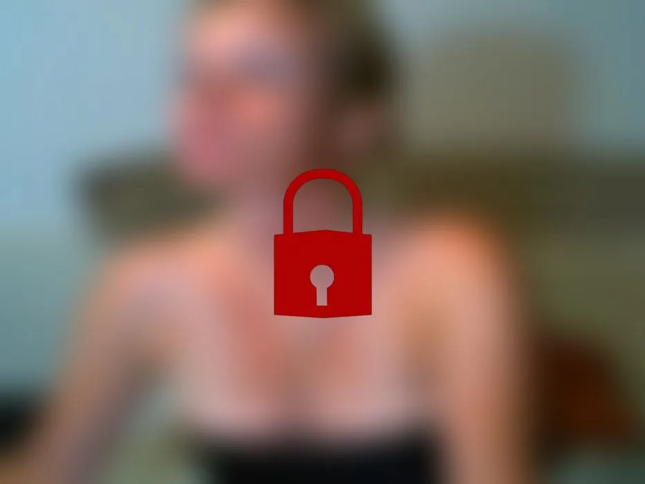 Dildo Blowjob und rauchen