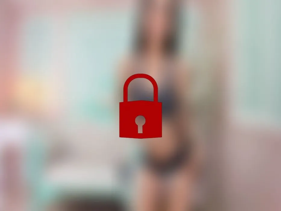 Mein Dildo fühlt sich so gut in meiner Muschi an
