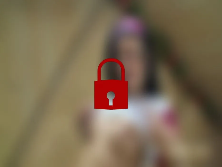 Dildo-Girly liebt geile Spiele im Schlitzchen - Teil 2 von 2