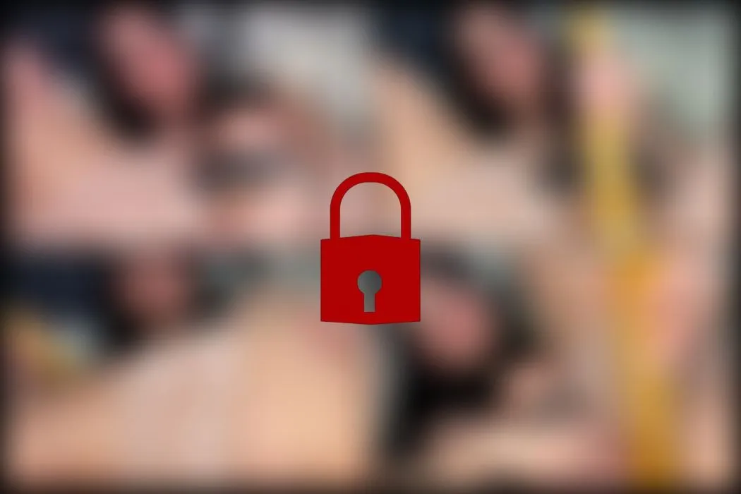 Plug im Arsch und Bambusdildo in der Fotze
