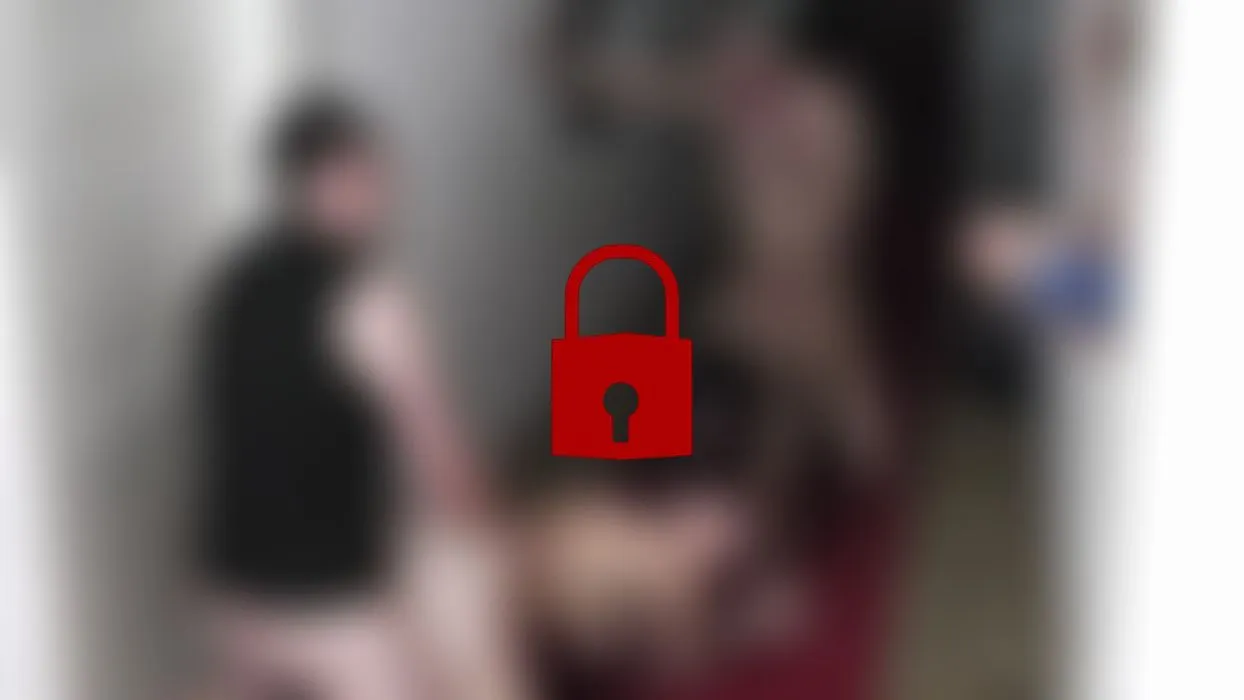 Gruppensex auf dem Hotelflur 2/2