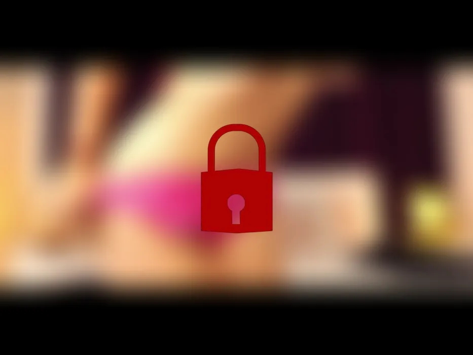 Frau von nebenan hat Spaß mit ihrem sexy Körper!