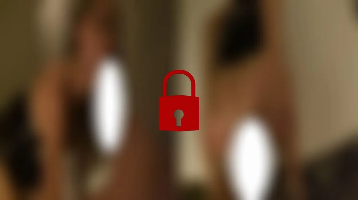 Lackschlampe fickt Anal!