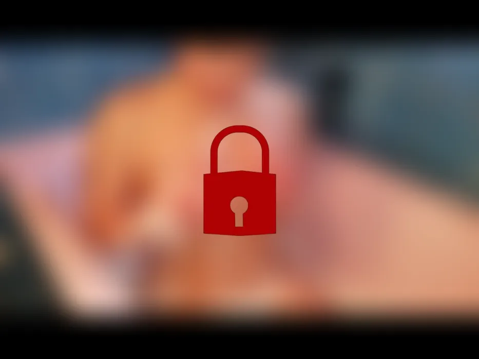 Erst geil mit dem Dildo dann in die Badewanne