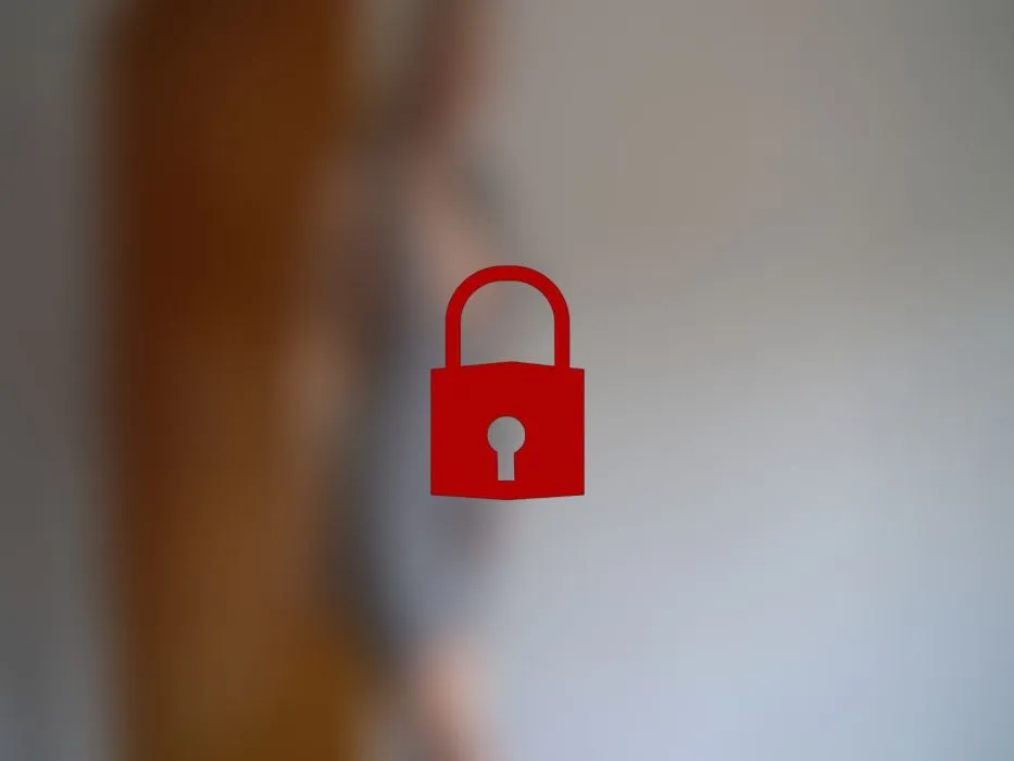 Stiefmama hilft ihrem Jungen beim wichsen dirty talk handjob