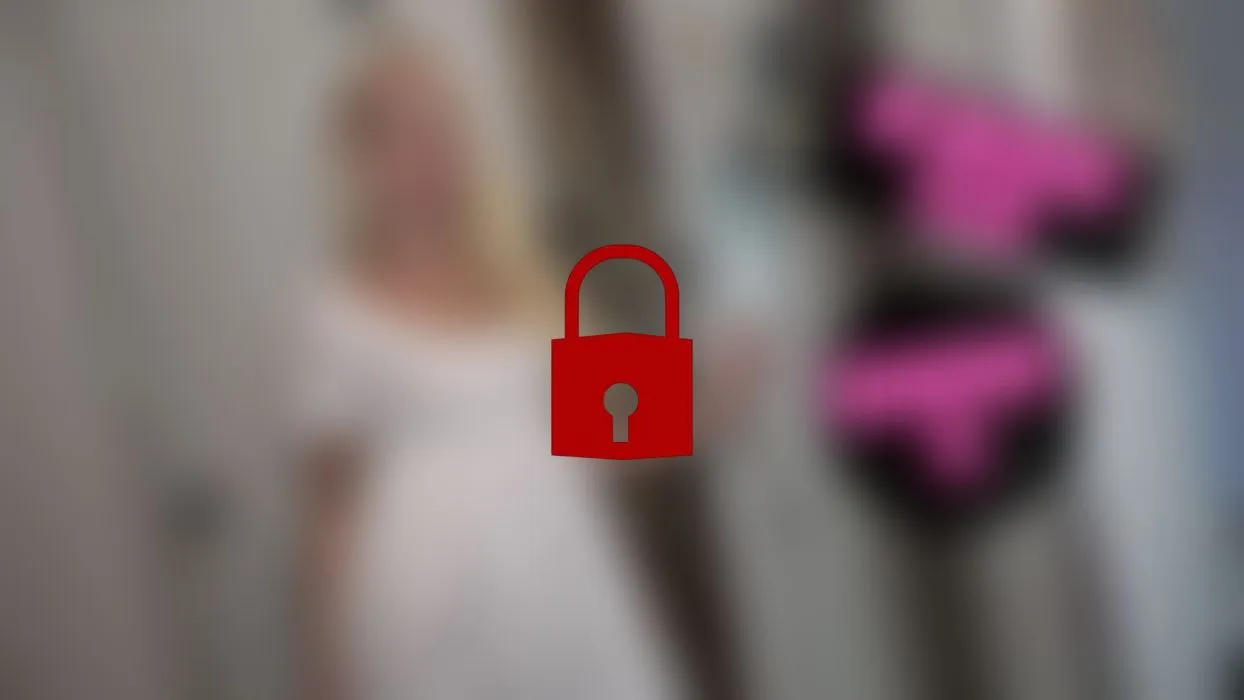 Im weißen Kleid geduscht