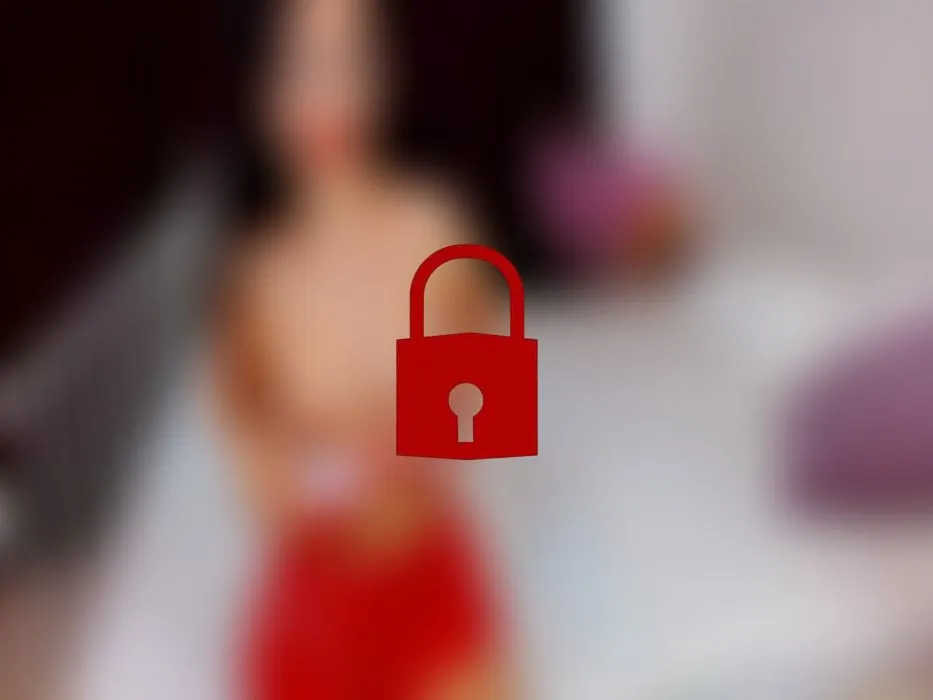 Dildo lutschen und Tittenfick