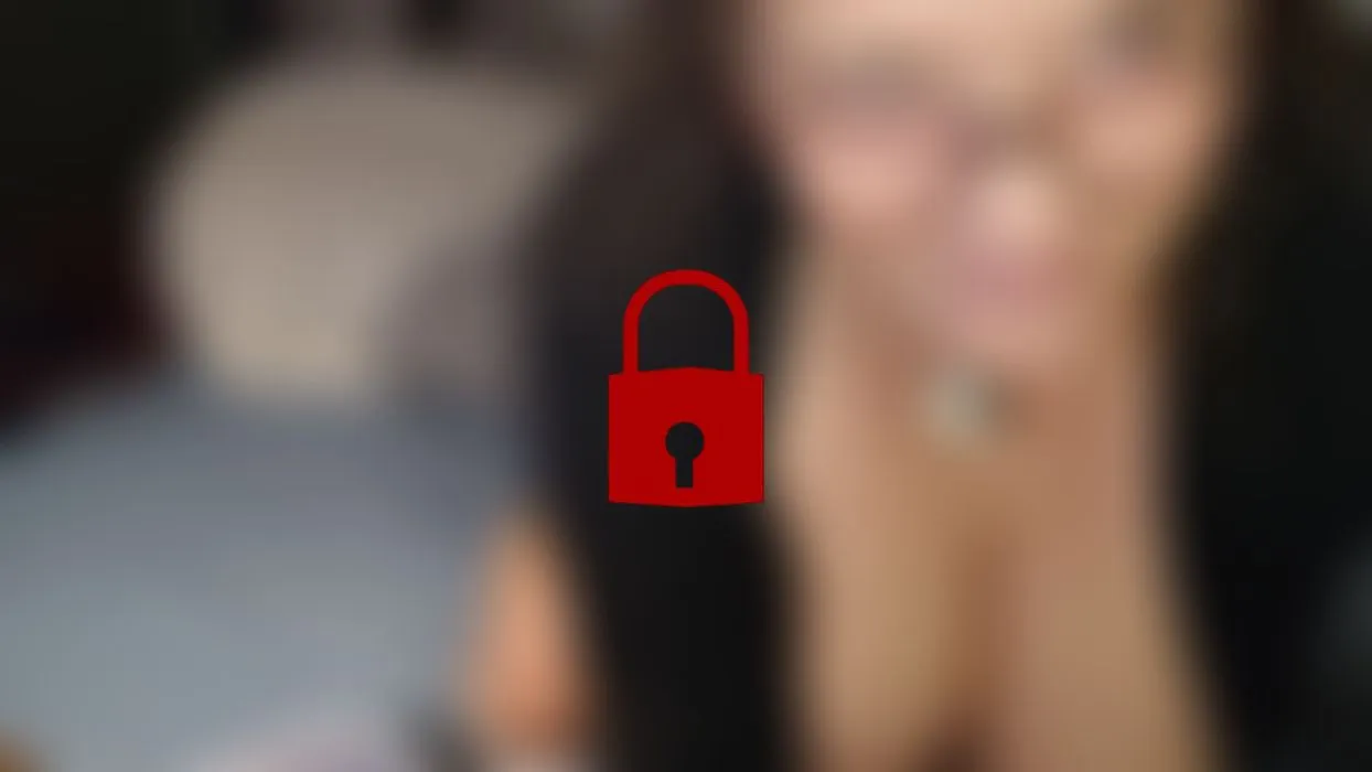 Dildo geblasen auf Titten gespuckt.mp4