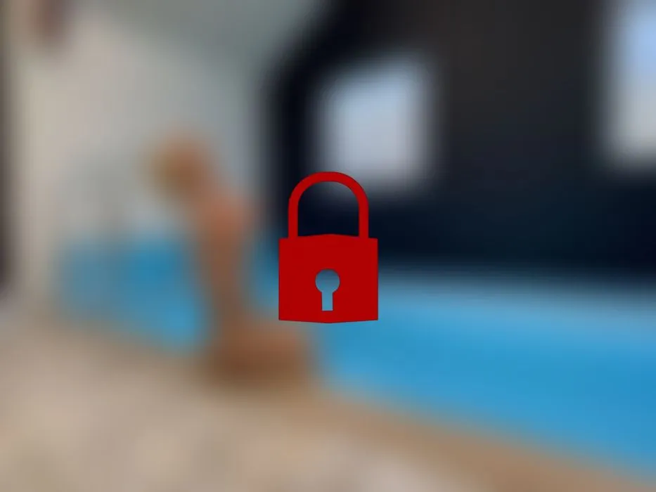 In der Therme mitten am Pool meine Pussy gewichst