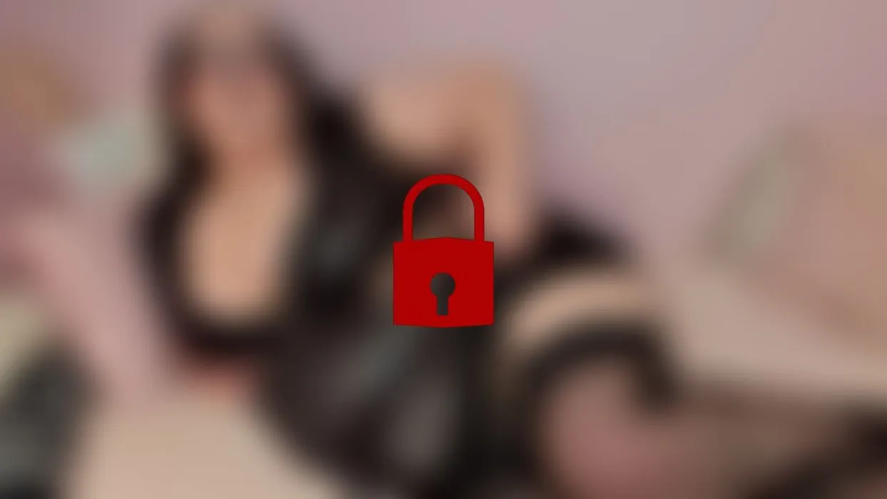 Sexy duftende Nylonfüße und geiler Fotzen-Dildofick