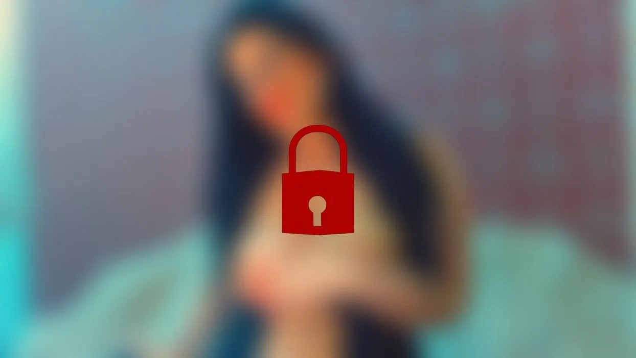 Spucken auf meine große Titten und feuchte Pussy