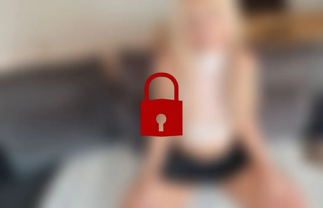 Ein Schwanz ist mir nicht genug! Mit Plug im Arsch richtig geil gefickt!.mp4