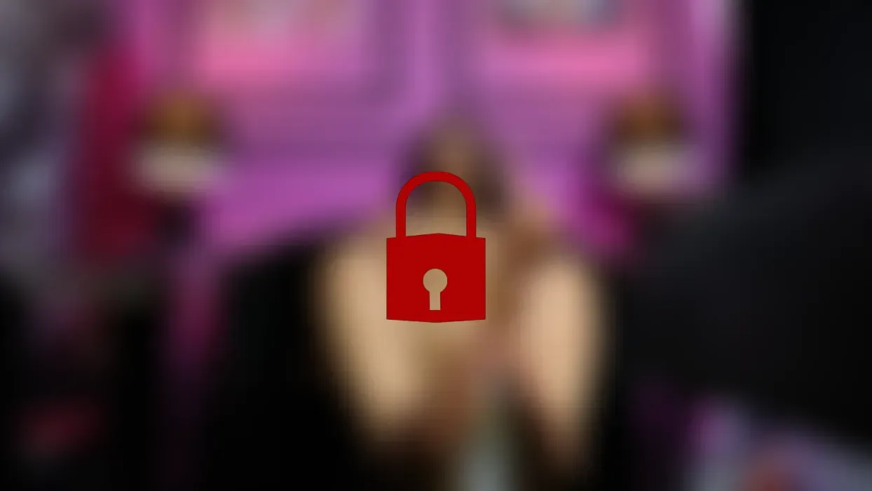 👣 Naked feetjob with breasts bouncing free—pure toe-to-tit pleasure 💋