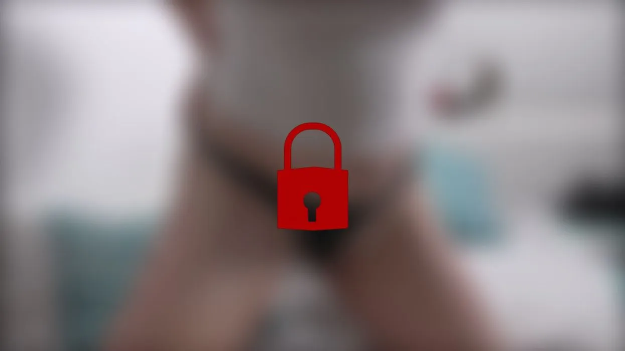 Orgasmus im knappen Tanga