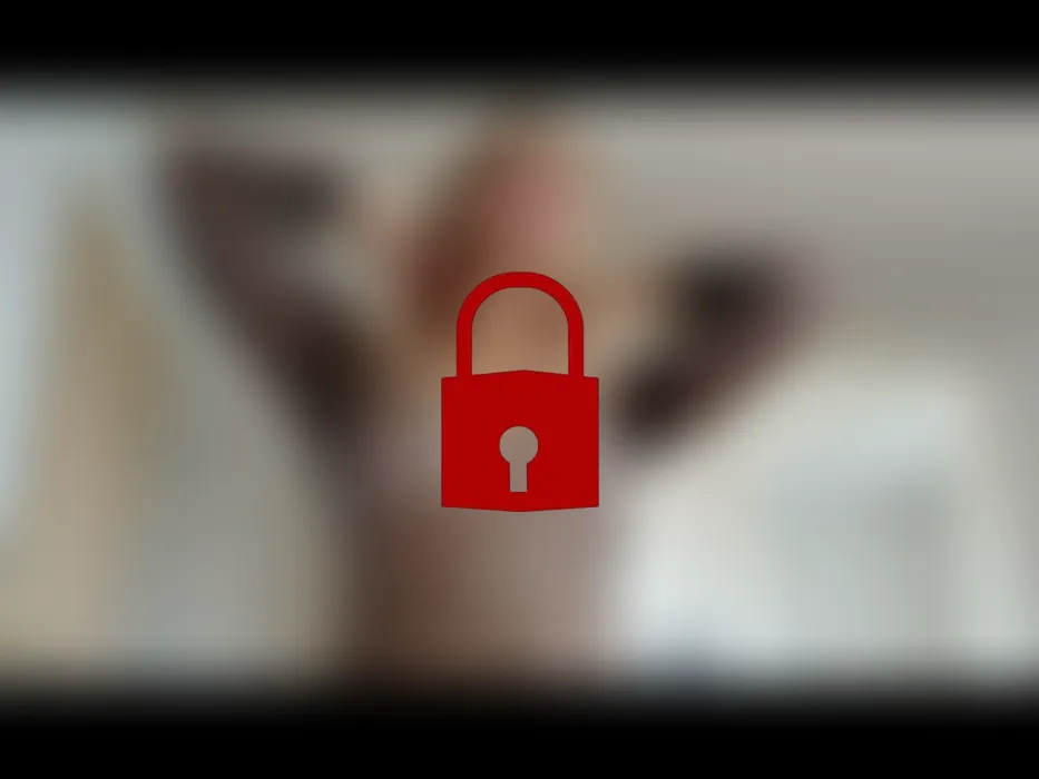 Geiler harter BlowJob in heißem Netz-Catsuit! Dazu noch leichte Schläge auf den Arsch!Deepthroat!