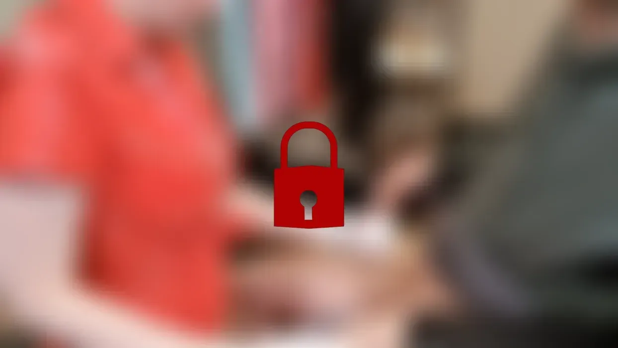 Lisas Schwanzmelksession für brave Sklavenschwänze !