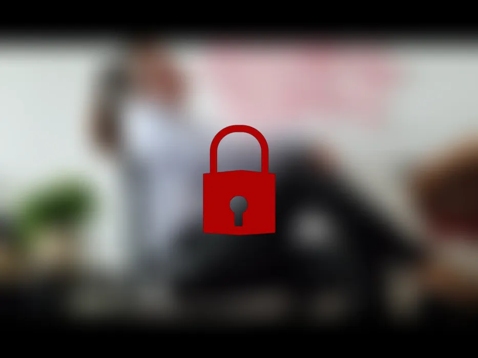 Deine geile Arbeitskollegin - in Latexhose