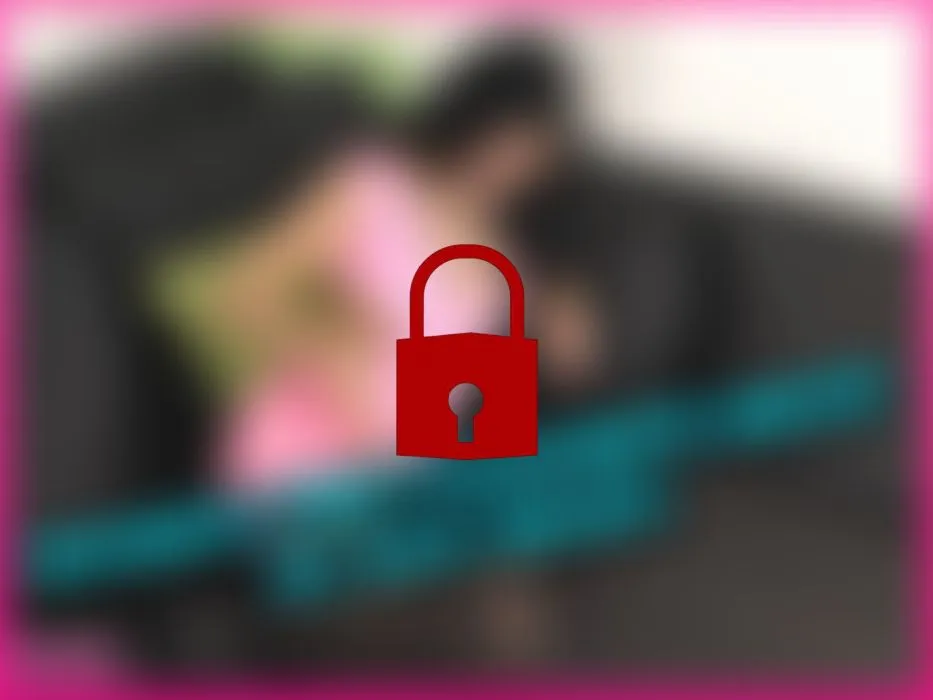 Notgeile Partyschlampe macht es sich selbst