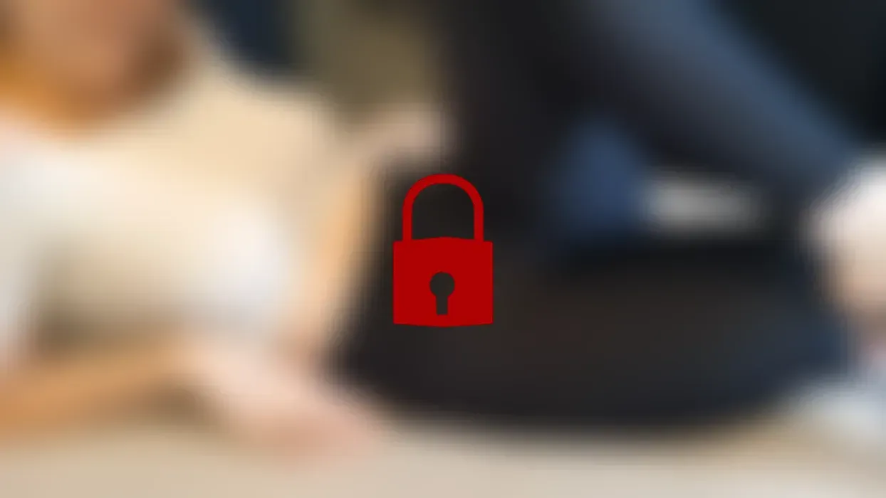 userdate in bumsschlitzleggings manyy.mp4