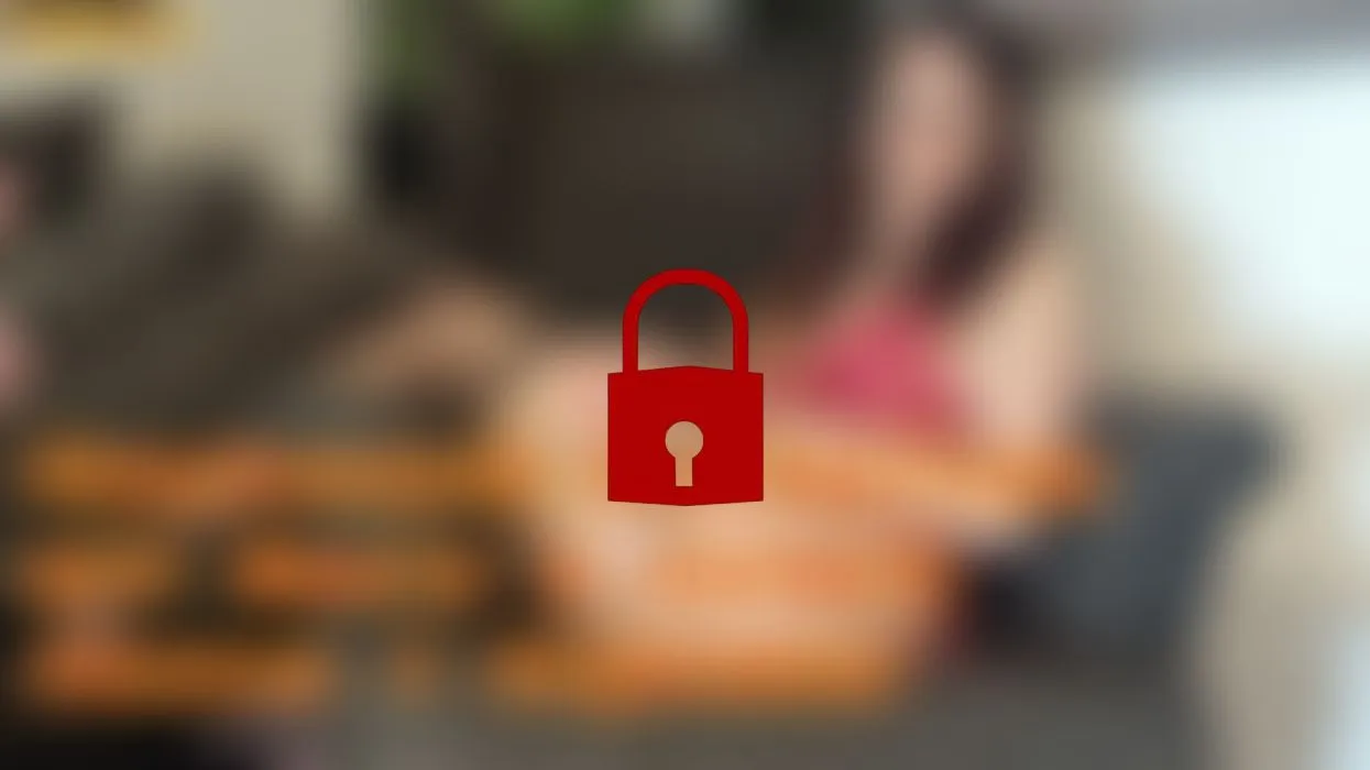 Userwunsch: Halterlose mit Heels und Ouvert Dessou + Orgasmus