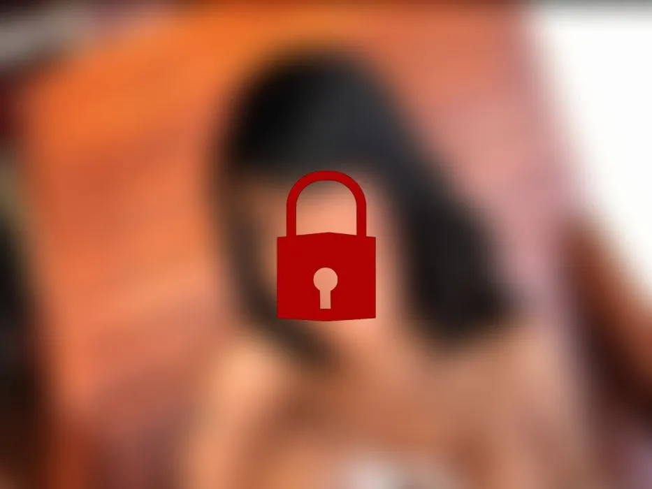 Die schlanke, atemberaubende Shemale verliert ihr sexy Spitzenoutfit PT1