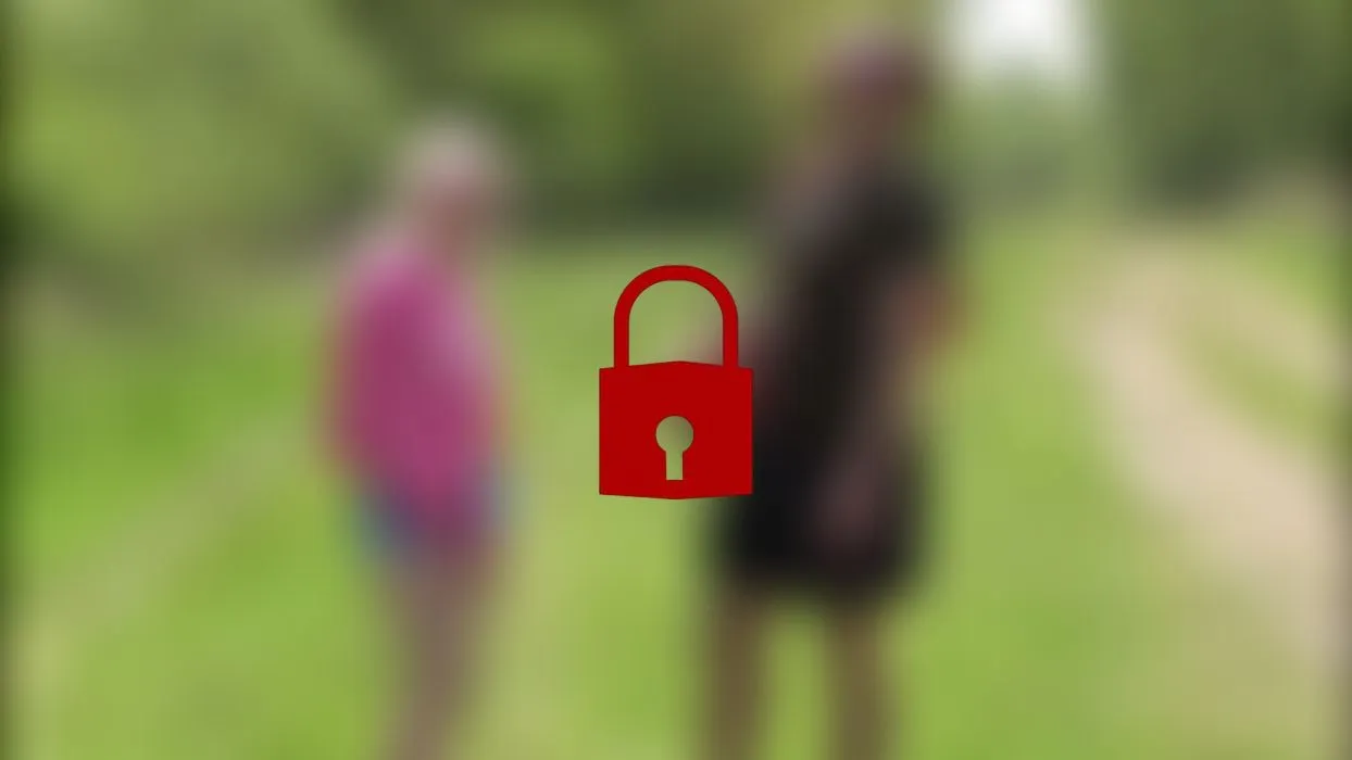 Schüchterne Jungmuschi beim Ficknick mit Stamm-User!