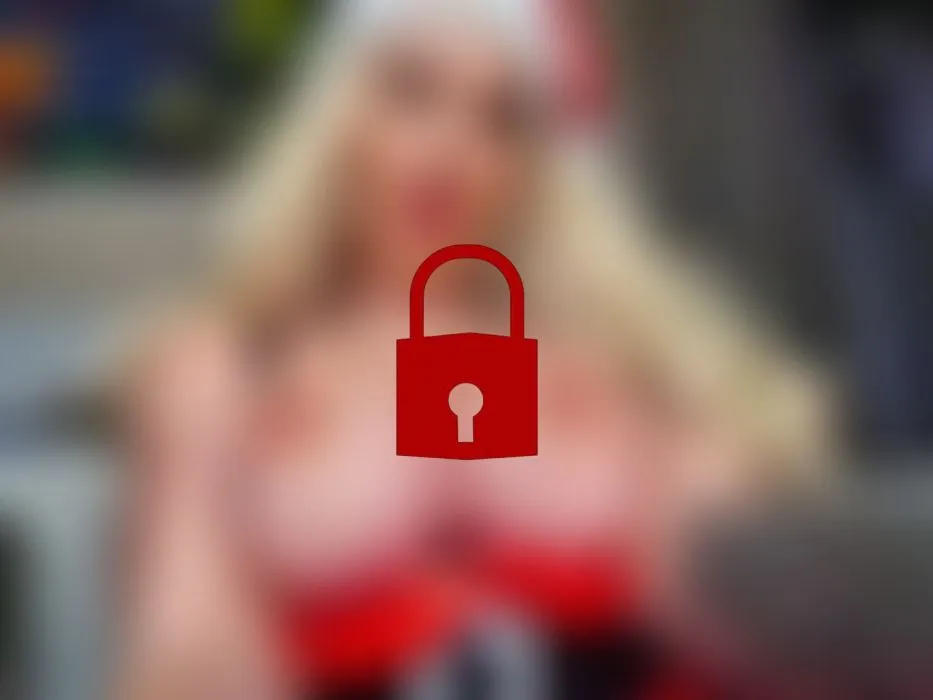 Ahegao Elfen Schlampe leckt Füße und fickt sich hart!