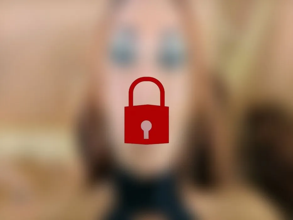 Verwöhnte Möse: Dildo ´raus – Ganze Faust ´rein