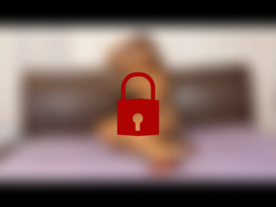 Vibratorspass im durchsichtigen Minikleid und Highheels